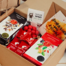 Подарочный набор Подарочный набор с чаем Julius Meinl и сладостями в крафт коробке